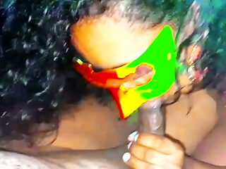 Deliciosa mamada me hace mi vecina luego me pide que la folla