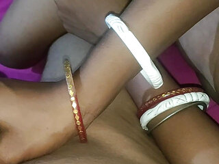 Desi Hot Hindi Sex Videos .New MMS Videos Hindi. Indian Hindu girl MMS video goes viral. Desi Sex MMS Video Goes Viral