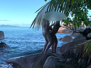 Catching nude couple -sex on beach