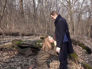 In the forest, a girl got on her knees and sucked a cock