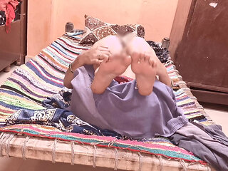 Before fucking daughter-in-law at night, father-in-law sucked my pussy so much that daughter-in-law screamed.