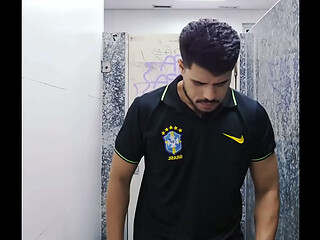 Punheta em p&uacute_blico