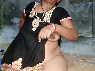 Desi Punjabi Indian Girl Showing Big Boobs Fingering Bhabhi, Screaming and Reaching Orgasm