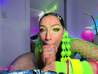 Madison Wilde Gags On Brian Omally'_s Cock In Sync With The Bass!