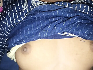 Desi Indian bhabhi gives hot blowjob to her husband
