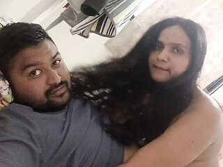 Desi Indian Bhabhi Homemade Cowgirl Riding - Horny Marathi Couple Amateur Sex