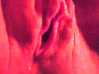 Muscle milf can't hold back her horniness again and jerks off until she cums