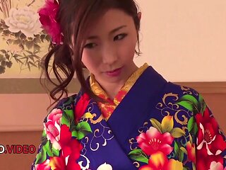 Seductive Japanese Woman In Kimono Gives Hot Blow Job On Cam With Ayumi Shinoda