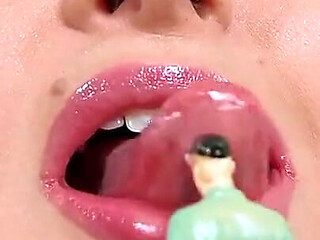 Gentle Giantess Girlfriend Kissing - Sydney Screams Passionately Kisses Tiny BF with Glossy Lips and Long Tongue