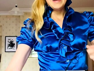 Blonde milf from Minneapolis solo with beads