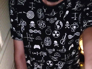 Jerking off outside gets me so damn horny