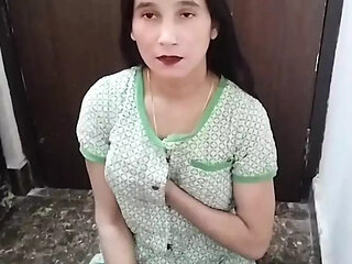 Desi aunty ko saman dene ke bahane pel diya
