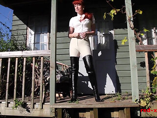 Red riding mistress!