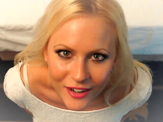 BlondeHexe shows you how the masturbator works!