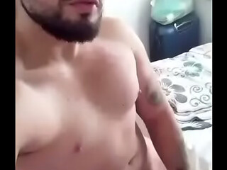 Jalandomela mientras me ve mi vecina