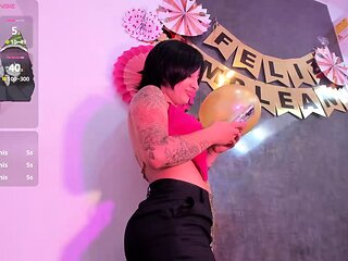 Tattoed Amateur Webcam Girl Hot Dildo Action Masturbation