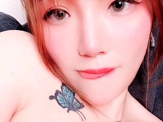 Solo pussy toying redhead close up action