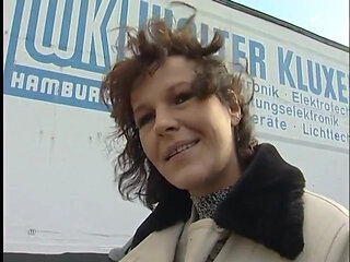 She gives him amazing blowjob on parking