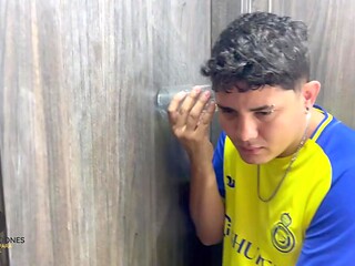 Descubro a mi pequea hermanastra hablando con su novio y me la follo duro para guardar el secreto