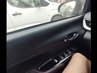 Desnudo en las paradas de buses
