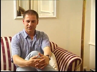 Mature slut comes to casting to blow a dick