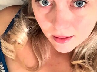 amateur blonde solo webcam