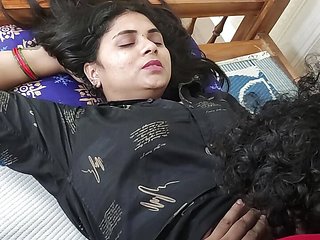 Shirt and lungi removal and underwear only ass lick and boobs kiss hot romance of Vaishnavy and Sharun Raj, Mallu hot couple