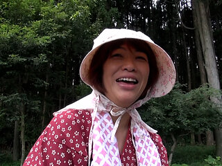 M996G11 A Mature Woman In The Countryside Who Applied For An AV Shoot In Search Of Stimulation Explodes With Uncontrollable Frustration And Drowns In Juicy SEX Outdoors