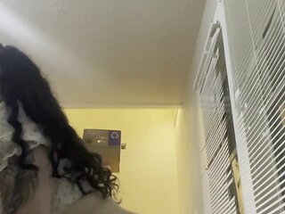 Emo college chick shakes her ass so you