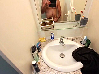A good handjob at the bathroom, remi06cam4