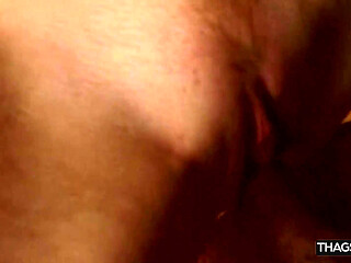 Seasoned Babe Drools While Fingering Her Dripping Wet Pussy