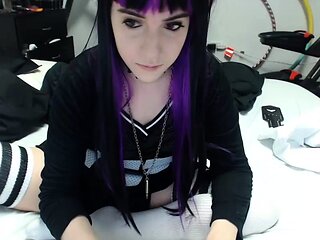 Amateur Webcam Teen Masturbates And Teases