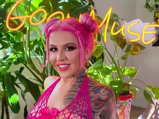 Luna Legend is oiled up and prepared for a big dong