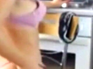 Sexy Dea Colombian Teen with Big Ass on Live Cam
