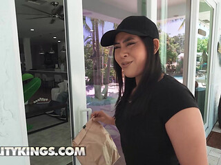 REALITY KINGS - Kinky Emerald Loves Turns A Simple Delivery Into A Wild Fuck Session With Her Biggest Fan
