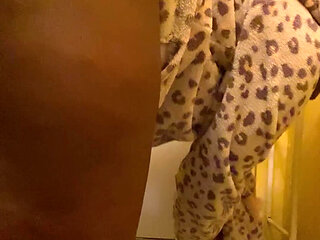 Sexy Peeing Ebony Pissing