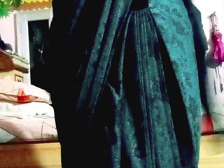 Indian Gay Crossdresser Gaurisissy Pressing Her Big Boobs in Balck Saree XXX Sex