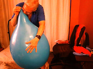 156) Looner Blows to Pop and Humps Giant Balloons