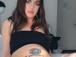 Masturbating solo babe loves her toys