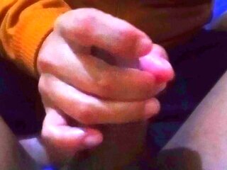 In the Handjob of a Beautiful Woman When the House Is Quiet