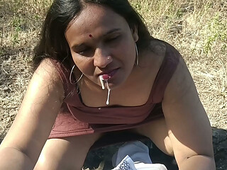 Desi Indian Marathi Kavita bhabhi fuck in jungle with lover