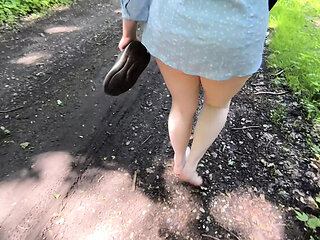 Bouncy Tits Outdoor Training: Public Vagina Slapping for World Record Domination