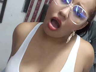 I Come From the Street Tired, I Walk a Lot, I Need Someone Who Wants to Take Me to Work Every Day!!