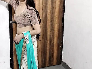 Sister in law ko ghumane ke bahane jabar dasti pakad ke pel diya