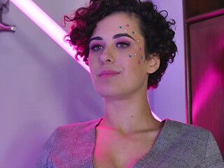Sultry Alex and voluptuous Vic indulge in a steamy BJ session