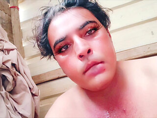 Solo Pakistani Imran shower bathroom