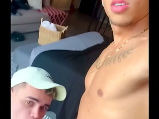 DEPOIS DE SENTAR GOSTOSO O PUTINHO QUIS TOMAR MEU LEITE