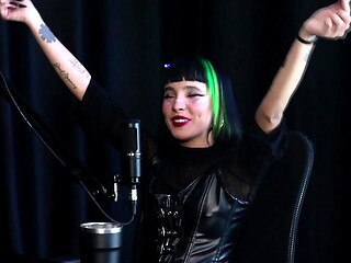 Por ser famoso, queria um programa de gra&ccedil_a, prefere fazer hard e tem vontade de fazer gang bang - Carol RHCP (SHEER/RED)