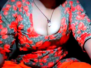 Nude MMS of a hot naked girl fingering her pussy