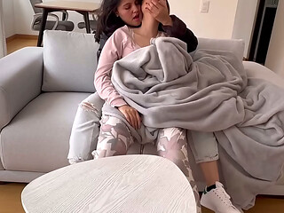 Siempre que mi esposo no esta en casa aprovecho para probar la vagina de mi vecina